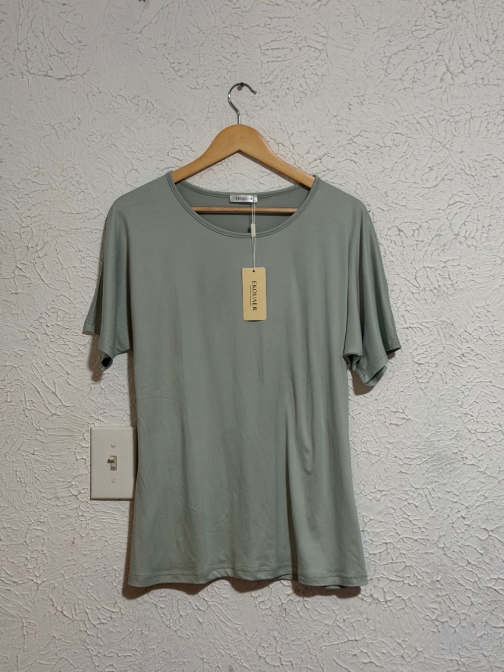 Ekouaer Women's Maternity Top Size Medium Sage Green Short Sleeve NWT